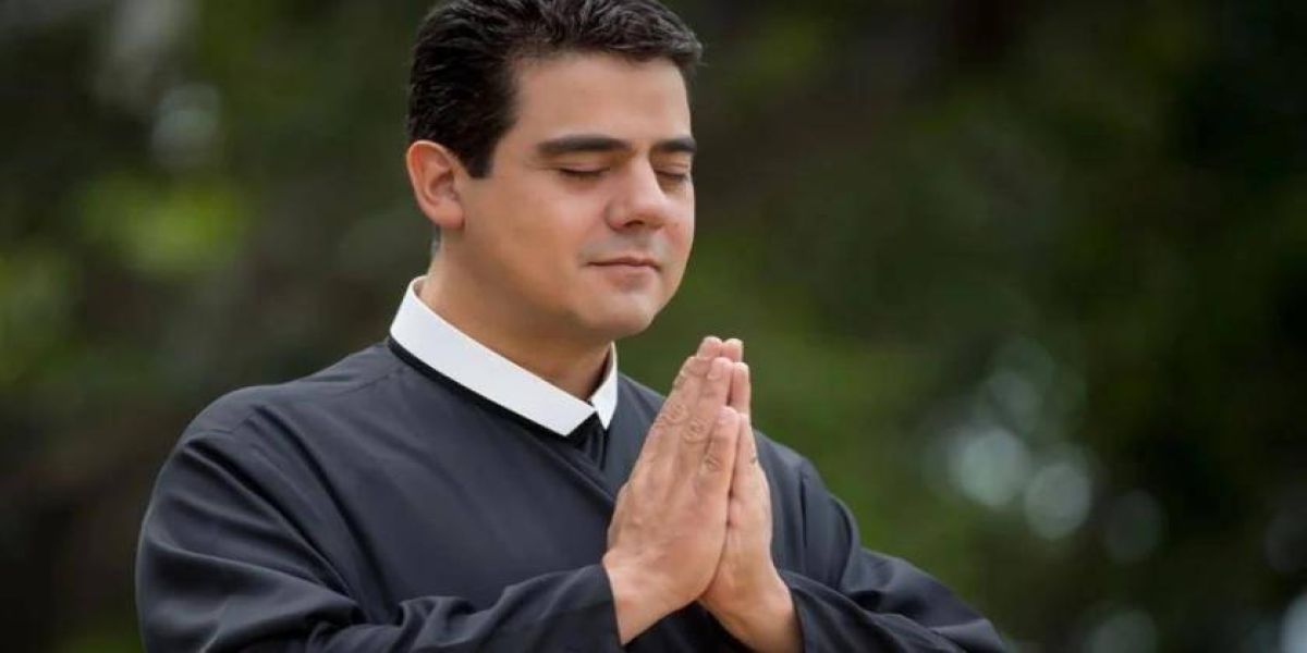 Hacker que extorquiu padre Robson diz que teve um romance com ele e ameaçava expor casos