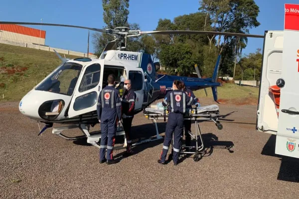 Foto relacionada a notícia: Helicóptero do Consamu realiza transferência de  mulher de 28 anos de Toledo à Cascavel