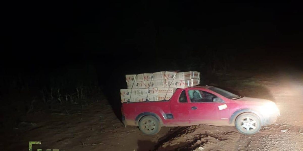 PF e BPFRON realizam a apreensão de um veículo carregado com cigarros paraguaios