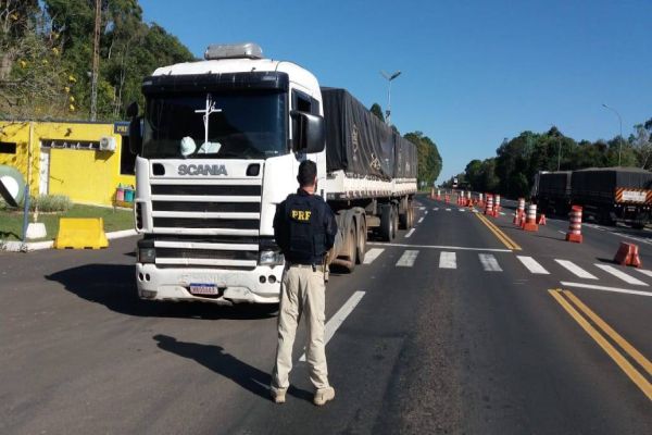 PRF apreende 10 toneladas de maconha e atinge a marca de 100 toneladas no Paraná