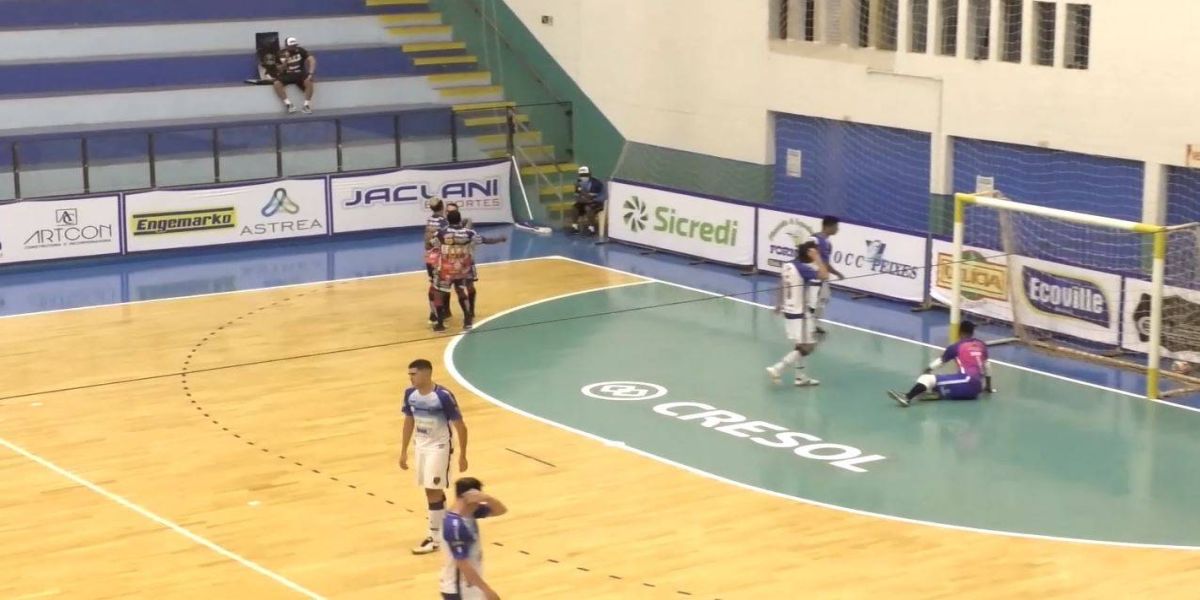 Terceira estreia seguida fora de casa e terceira vitória do Cascavel Futsal