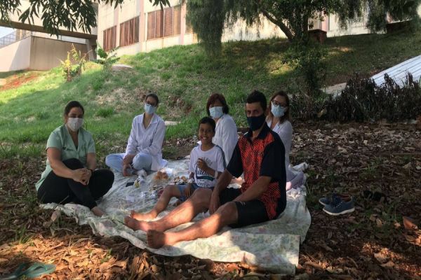 Paciente internado há mais de 20 dias ganha piquenique no Huop