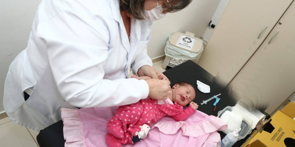 Com baixa adesão à vacinação, Saúde alerta aos pais para imunizarem os bebês