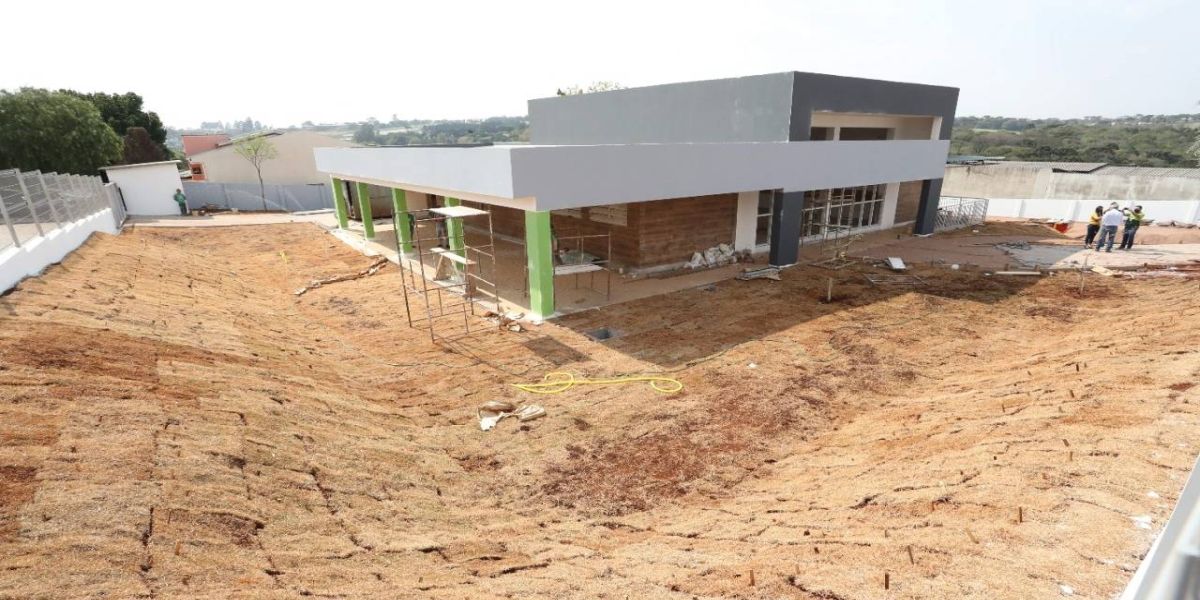 Restaurante Popular do Cascavel Velho que será inaugurado em outubro e recebe a visita de secretário