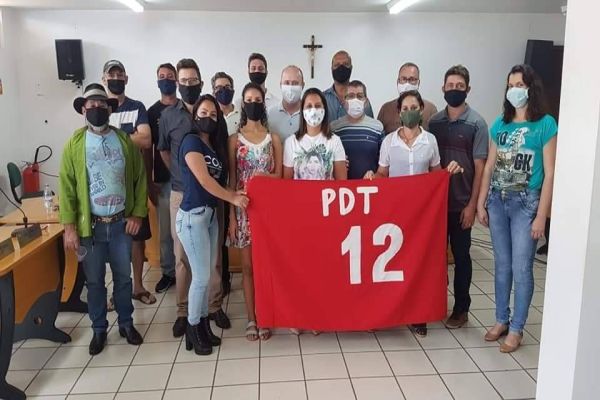 PDT de Capitão Leônidas Marques oficializa Tristoni para ser vice de Maxwell Scapini