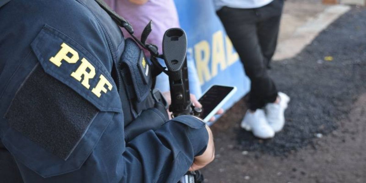 PRF prende motorista bêbado por corrupção em Toledo; Veja o vídeo