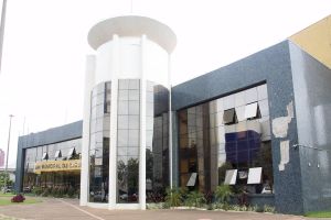 Imagem referente a notícia: Câmara notifica empresa após infiltrações em prédio do Legislativo durante período de chuvas