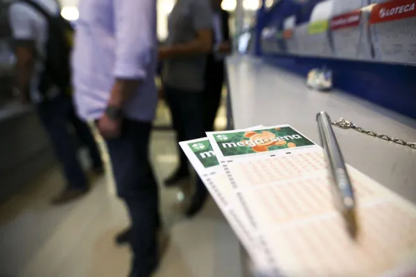 Foto relacionada a notícia: Mega-Sena acumula e prêmio para próximo concurso é de R$ 32 milhões