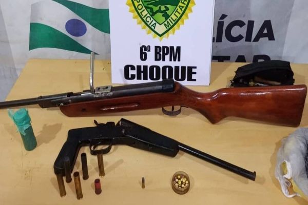 Em Cascavel, PM apreende duas armas de fogo e munições após denúncia anônima