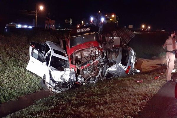Duas pessoas morrem em gravíssimo acidente de trânsito na BR-277 em Cascavel