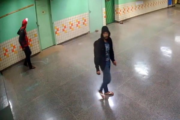Imagem referente a notícia: Câmera registra arrombamento em escola municipal no Bairro Brasília; Veja o vídeo