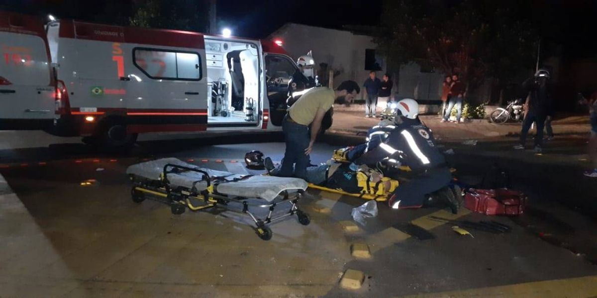 Casal fica ferido após serem atingidos por carro na Rua Ipanema no Bairro Bela Vista