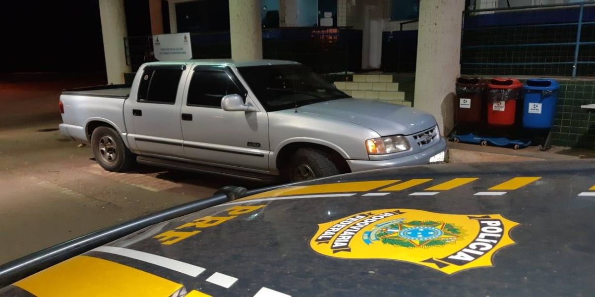 PRF recupera em Guaíra caminhonete roubada em Cascavel