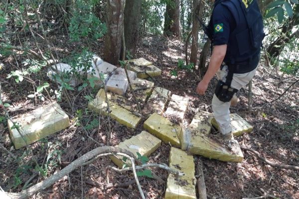 PRF apreende maconha nas margens do Rio Paraná