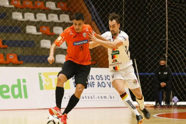 Foto relacionada a notícia: Esportes Após goleada em casa, Carlos Barbosa é vice-lider do grupo B da LNF