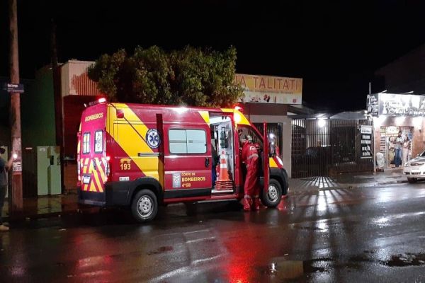 Imagem referente a notícia: Jovem de 18 anos fica ferido após colisão de trânsito na Rua Europa