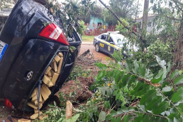 PRF apreende mais de 500 kg de maconha após perseguição na BR-277