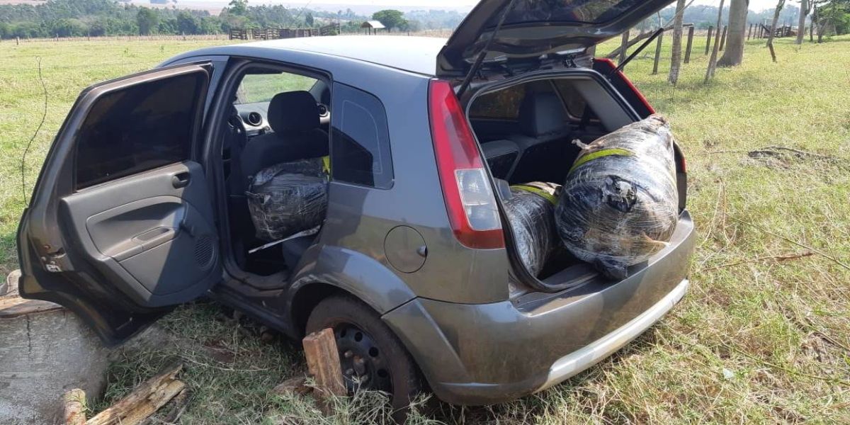 PRF apreende skunk e maconha em veículo que se evadiu da abordagem