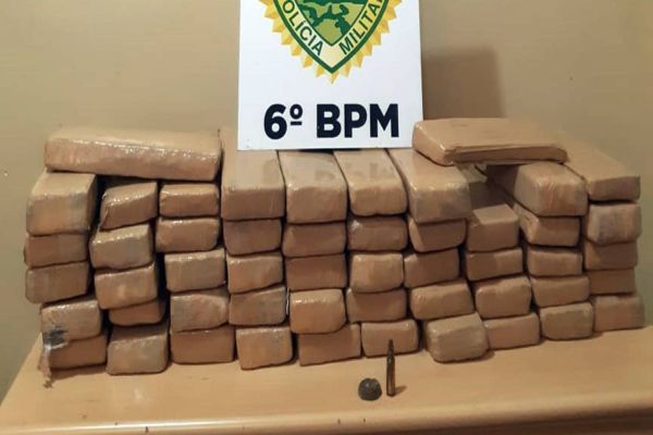 PM encaminha seis pessoas e apreende armas de fogo e 37 quilos de maconha