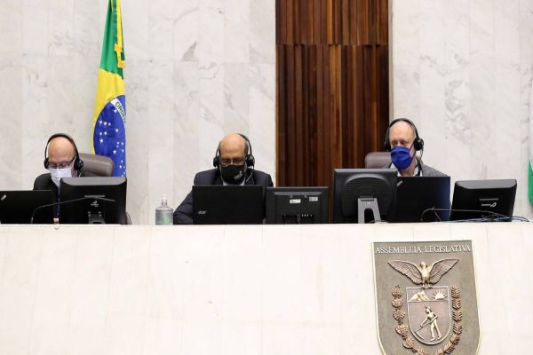 Secretário da Fazenda apresenta contas do Estado e reforça pedido de austeridade