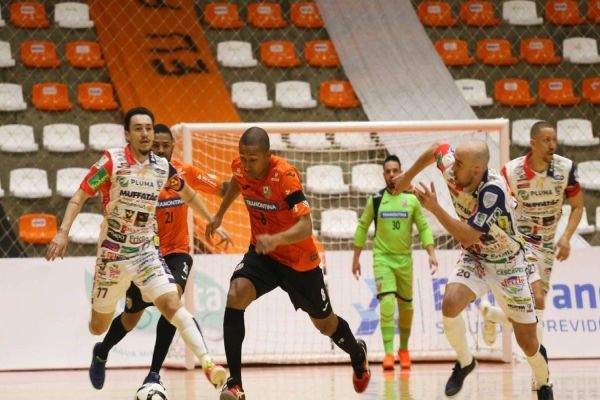 LNF: Cascavel e Carlos Barbosa jogam de olho na ponta do Grupo B