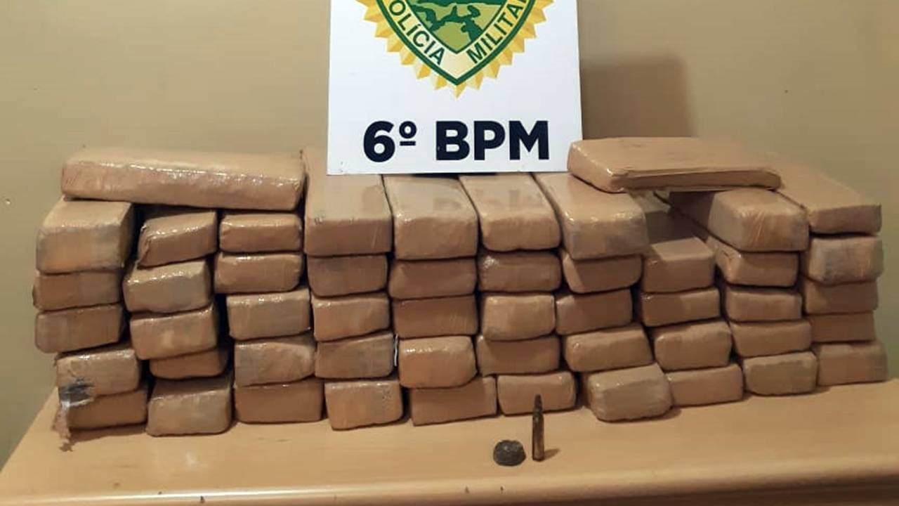 PM encaminha seis pessoas e apreende armas de fogo e 37 quilos de maconha