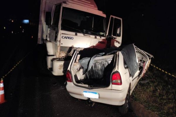 Três pessoas morrem e outra fica ferida em grave colisão de trânsito na BR-277 em Guarapuava