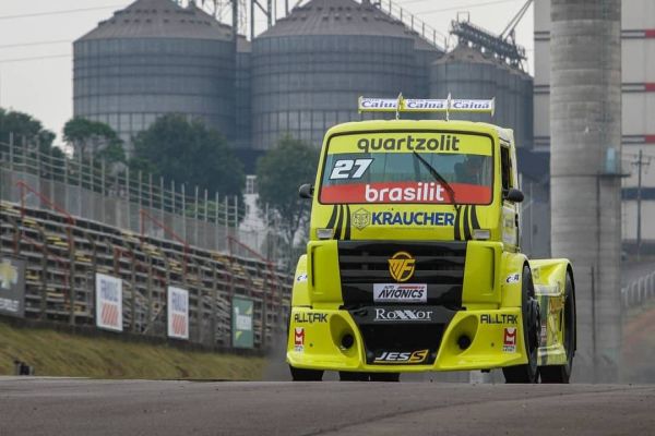 Fábio Fogaça busca o TOP 10 do grid de largada da Copa Truck