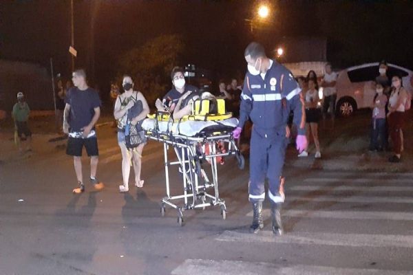 Imagem referente a notícia: Gestante fica ferida após colisão de trânsito na Rua Ipanema