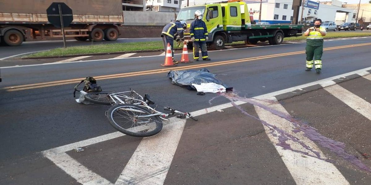 Ciclista de 59 anos morre após ser atropelado por carreta na BR-277