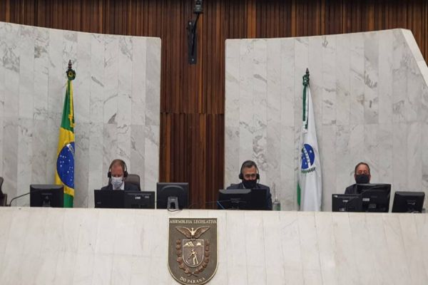 “Paraná enfrentou a covid-19 de forma diferenciada”, afirma secretário da Saúde