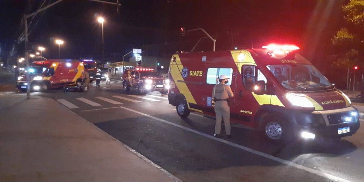 Duas pessoas ficam feridas após colisão de trânsito no Bairro São Cristóvão