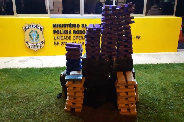 Imagem referente a notícia: PRF apreende mais de 280 quilos de maconha em Guarapuava (PR)