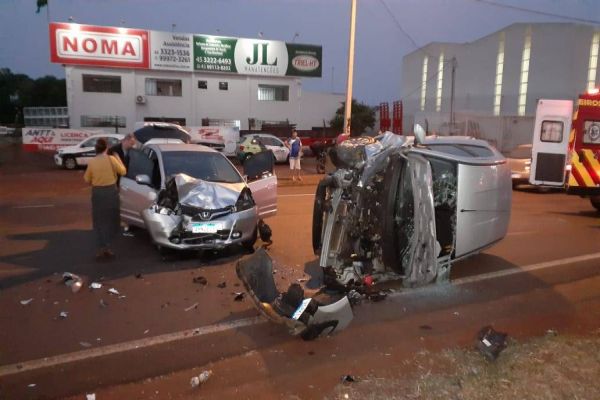 Três pessoas ficam feridas em colisão frontal na marginal da PRc-467