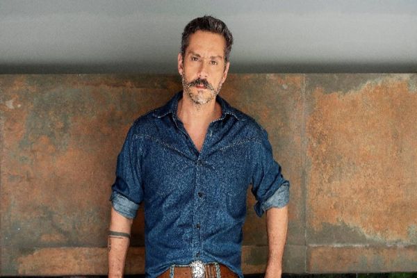 PUCPR promove live musical com Alexandre Nero