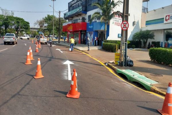 Transitar reforça sinalização de trânsito no entroncamento da Rua Paraná com a Avenida Toledo
