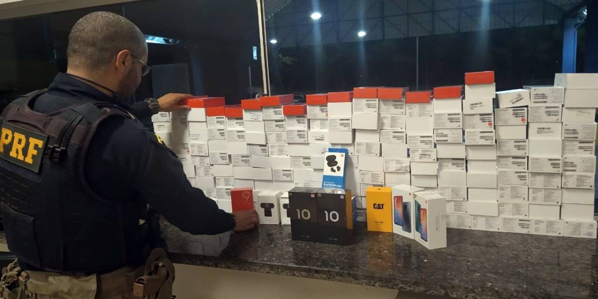 PRF apreende mais de 300 mil reais em celulares e eletrônicos em Mercedes