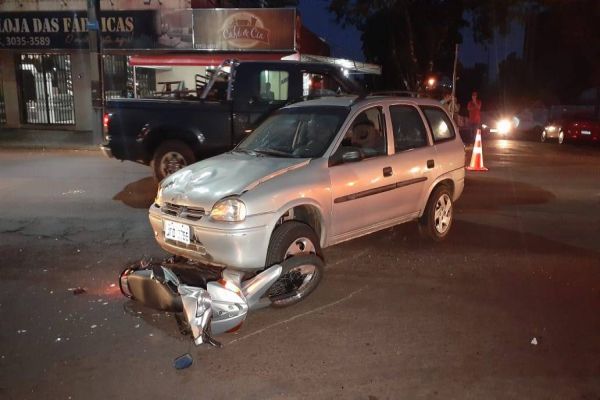 Imagem referente a notícia: Duas mulheres ficam feridas após colisão de trânsito na Rua Jacarezinho