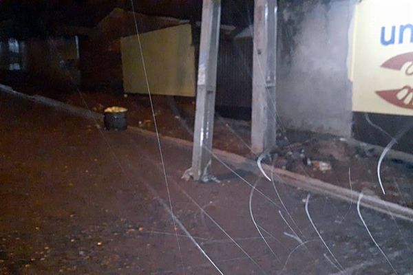 Moradores do Bairro Tarumã estão preocupado com Poste de Iluminação com risco de queda