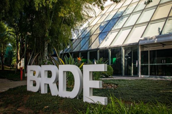 Com o Estado, BRDE estimula negócios inovadores no Paraná