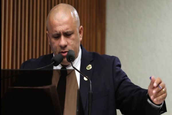 Deputado reivindica pista de caminhada para romeiros na PR-497