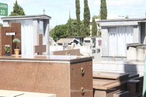 Acesc alerta que famílias terão até dia 6 de outubro para fazer reformas em túmulos dos cemitérios