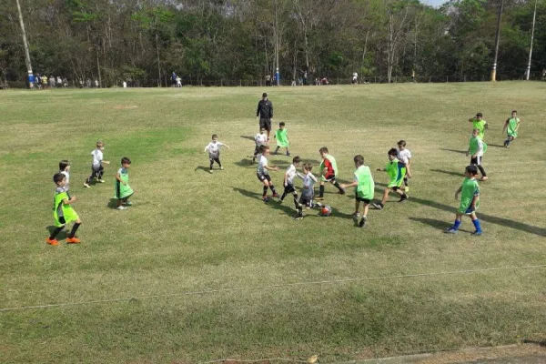 Foto relacionada a notícia: FC Cascavel realiza entrega de camisas e sorteio de duas bicicletas em parceria com projeto social