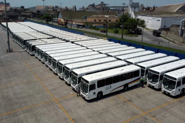 Foto relacionada a notícia: Porto de Paranaguá é referência em exportação de ônibus