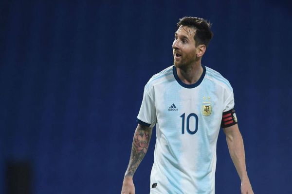 Messi pede educação e igualdade na Argentina em meio à pandemia