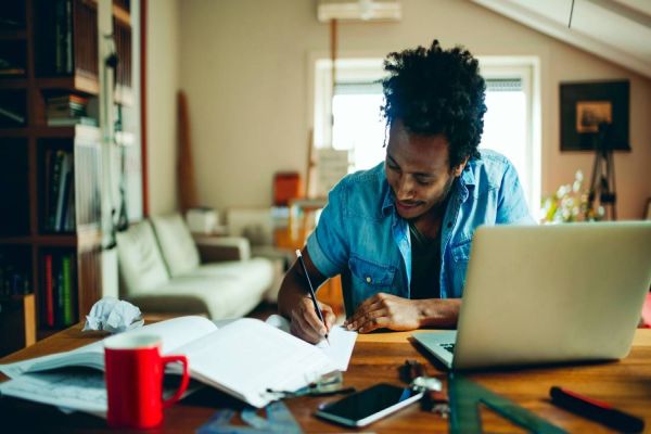 Coopavel: Cooperados e colaboradores têm chance de avançar na carreira escolar pelo EAD