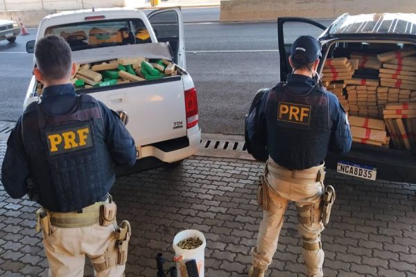 Imagem referente a notícia: PRF Cascavel apreende mais de uma tonelada de maconha, skunk e mil munições de fuzil