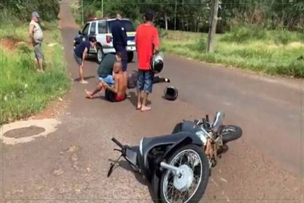 Colisão de motocicletas deixa três feridos no Santa Cruz
