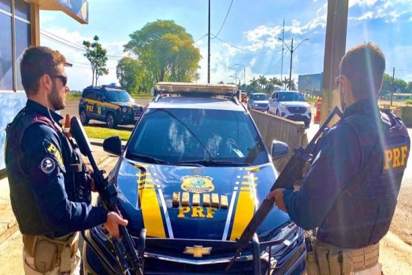 Imagem referente a notícia: Apreensões da PRF, causam um prejuízo de mais de R$ 5 milhões ao crime organizado no Paraná