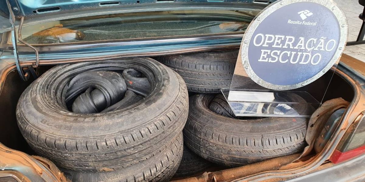 Receita Federal de Cascavel apreende veiculo carregado com 50 pneus contrabandeados